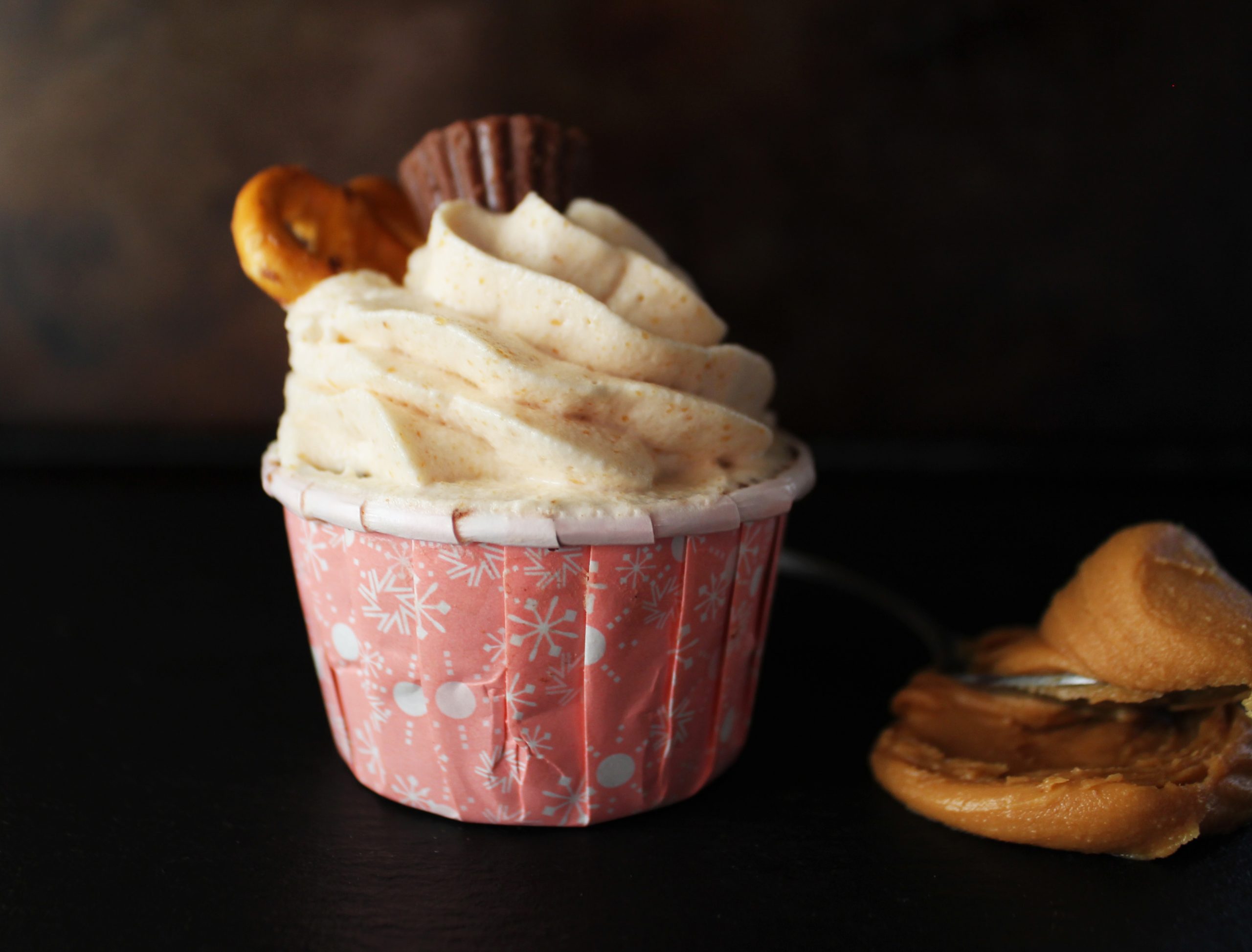 Peanut Butter Whipped Cream - Baking Mischief