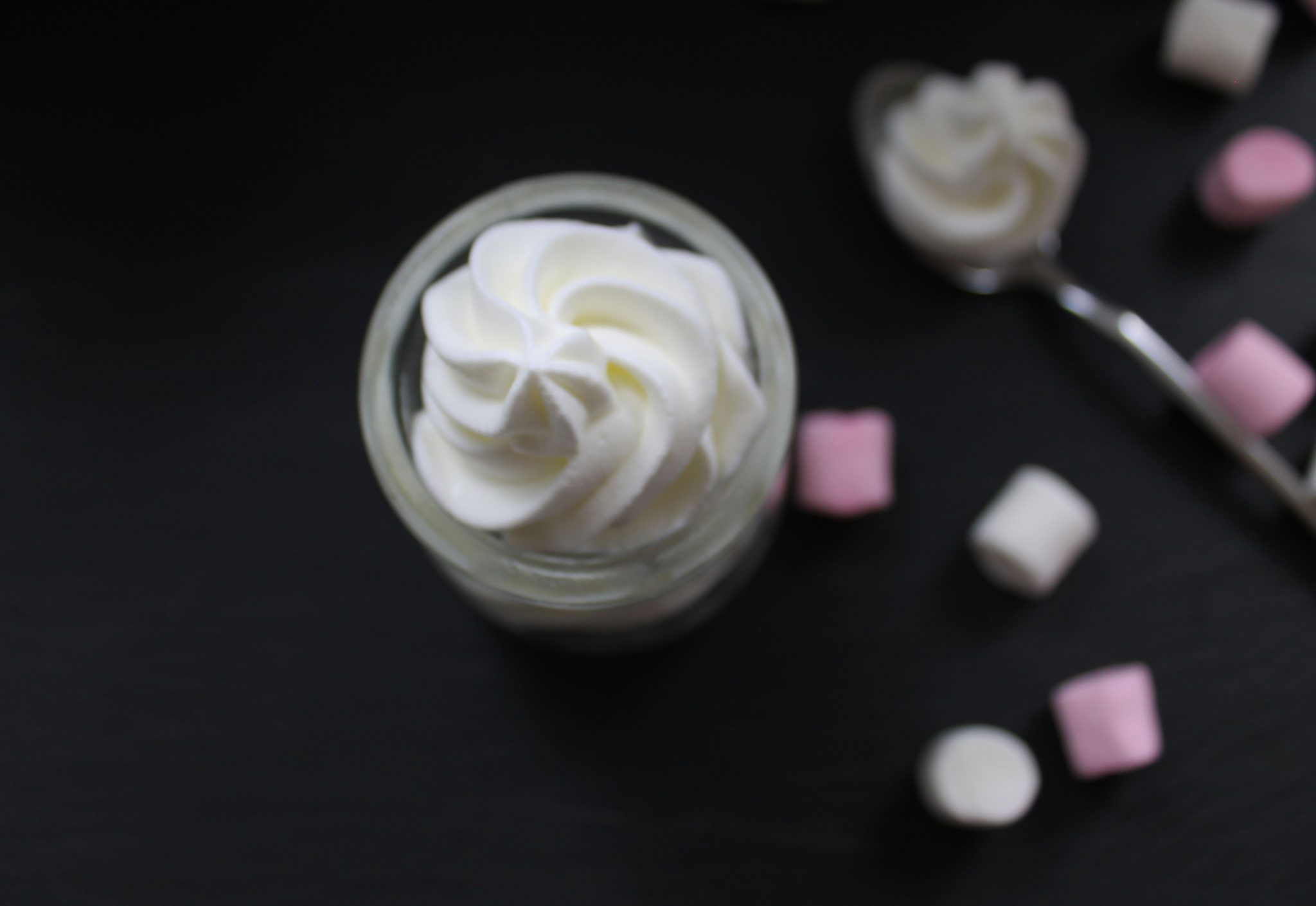 Homemade Marshmallow Whipped Cream (WOW!) Creamchargers.co.uk
